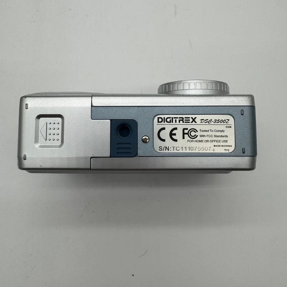 Digitrex DSC-3500Z 3.0MP Digital Camera 3x Optical Zoom Y2K Box Accessories